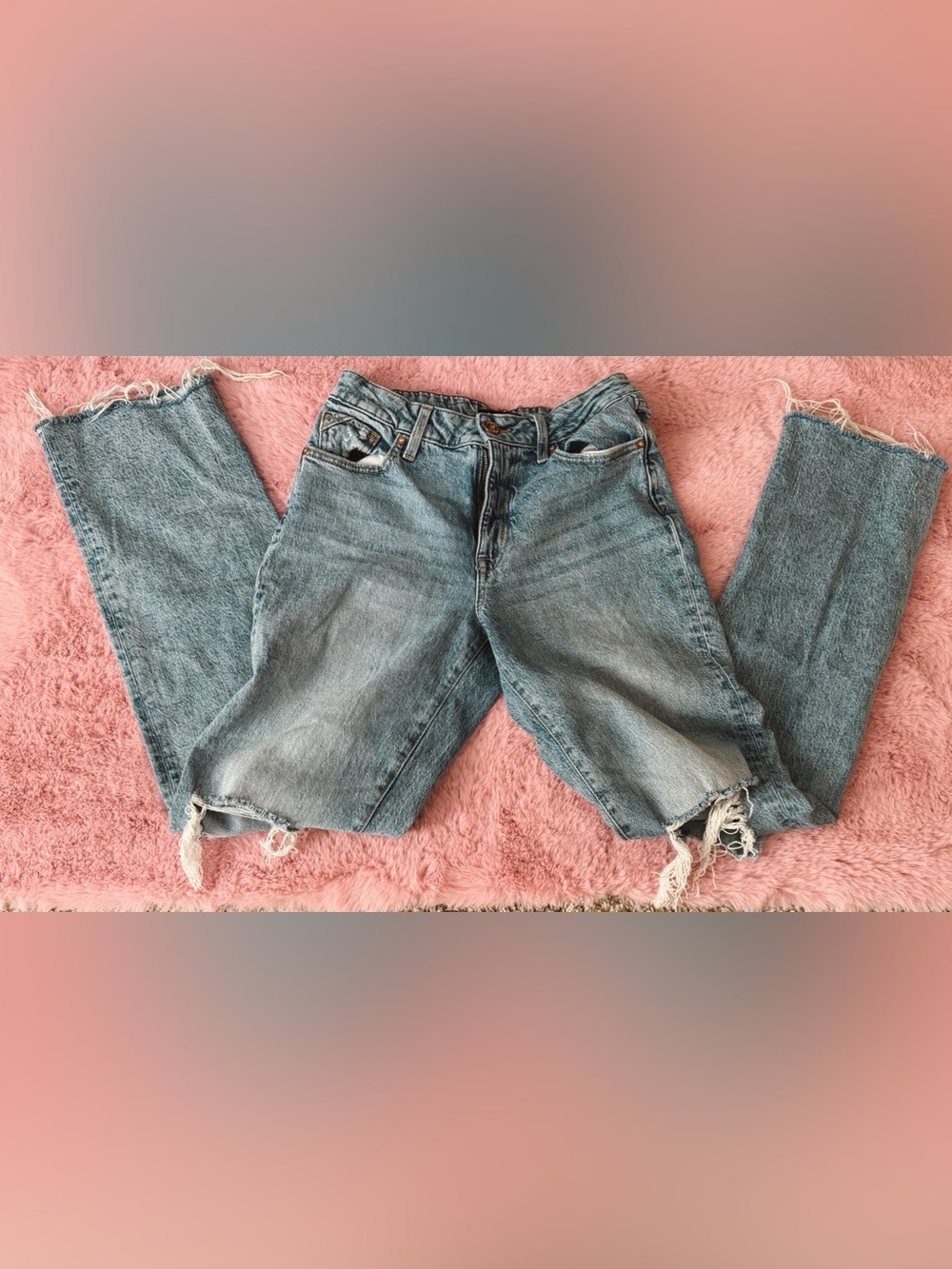 Classic Light wash women’s distressed Denim Jeans 👖 🤍